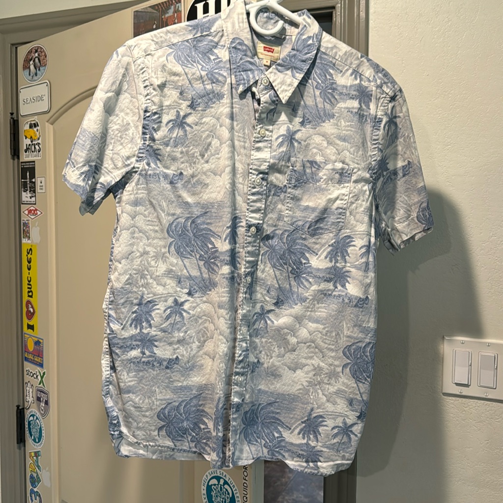 Levi’s Beach Button Down